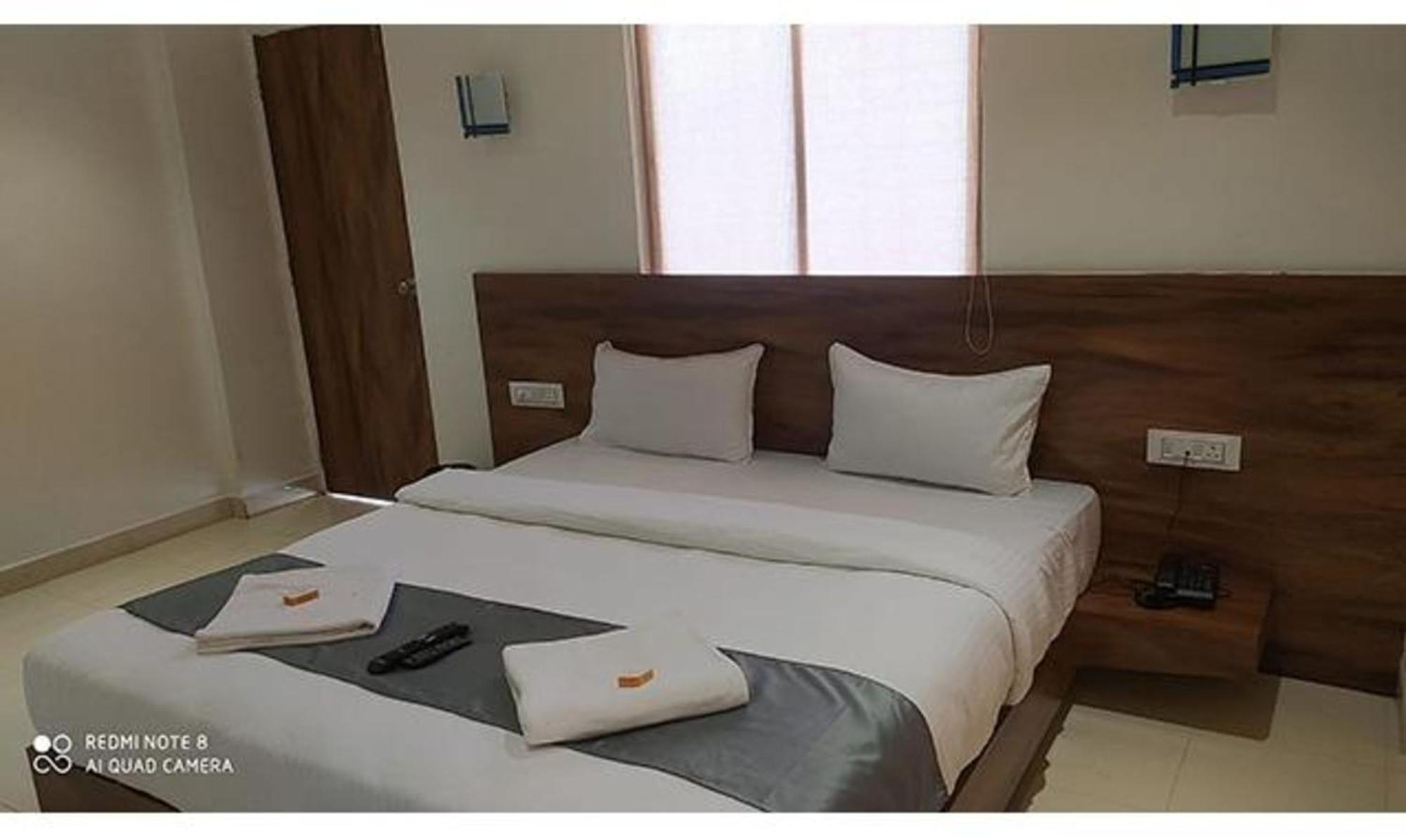 Fabhotel Omkar Pride ปูเน่ ภายนอก รูปภาพ