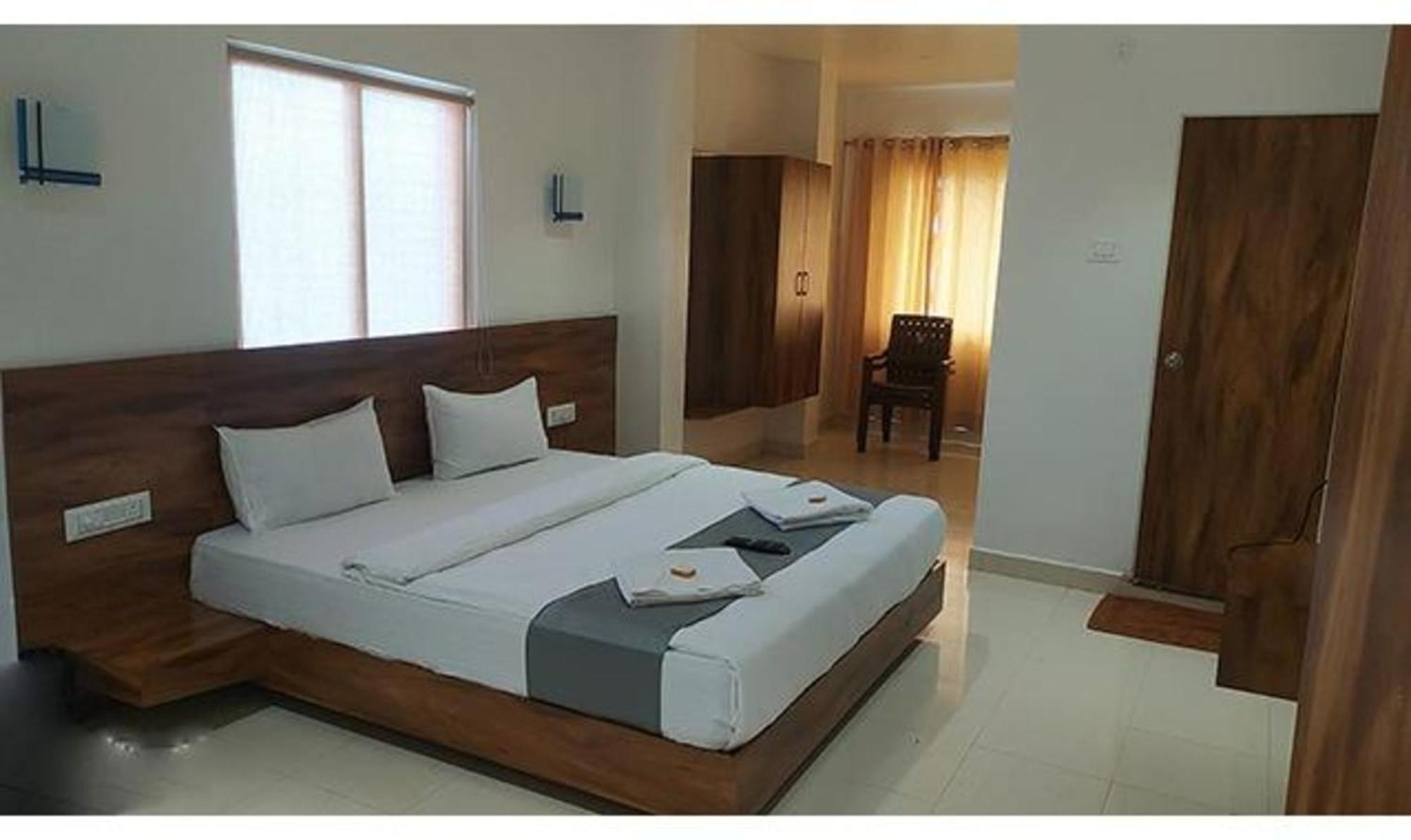 Fabhotel Omkar Pride ปูเน่ ภายนอก รูปภาพ
